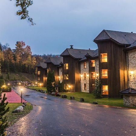 Hotel Et Centre De Villegiature Lac Carling Grenville-Sur-La-Rouge エクステリア 写真