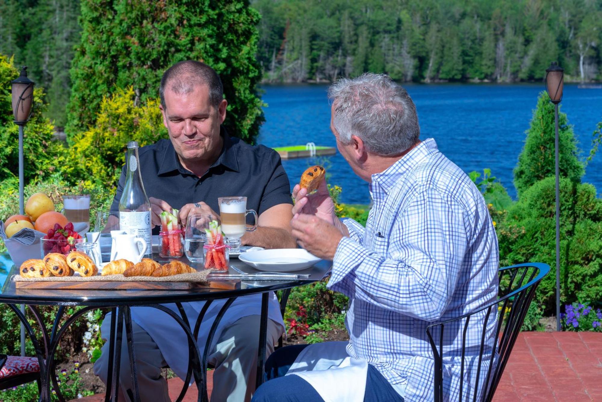 Hotel Et Centre De Villegiature Lac Carling Grenville-Sur-La-Rouge エクステリア 写真