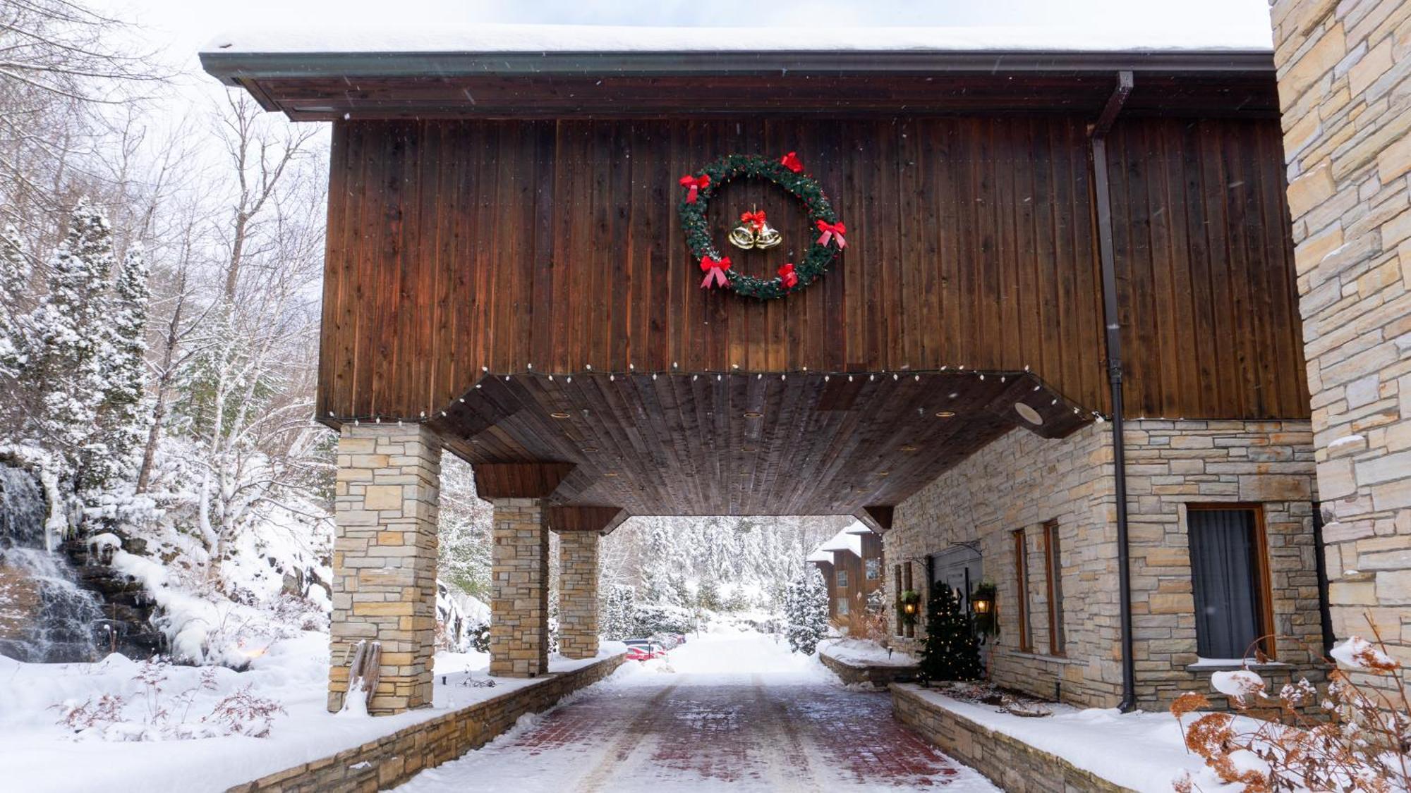 Hotel Et Centre De Villegiature Lac Carling Grenville-Sur-La-Rouge エクステリア 写真