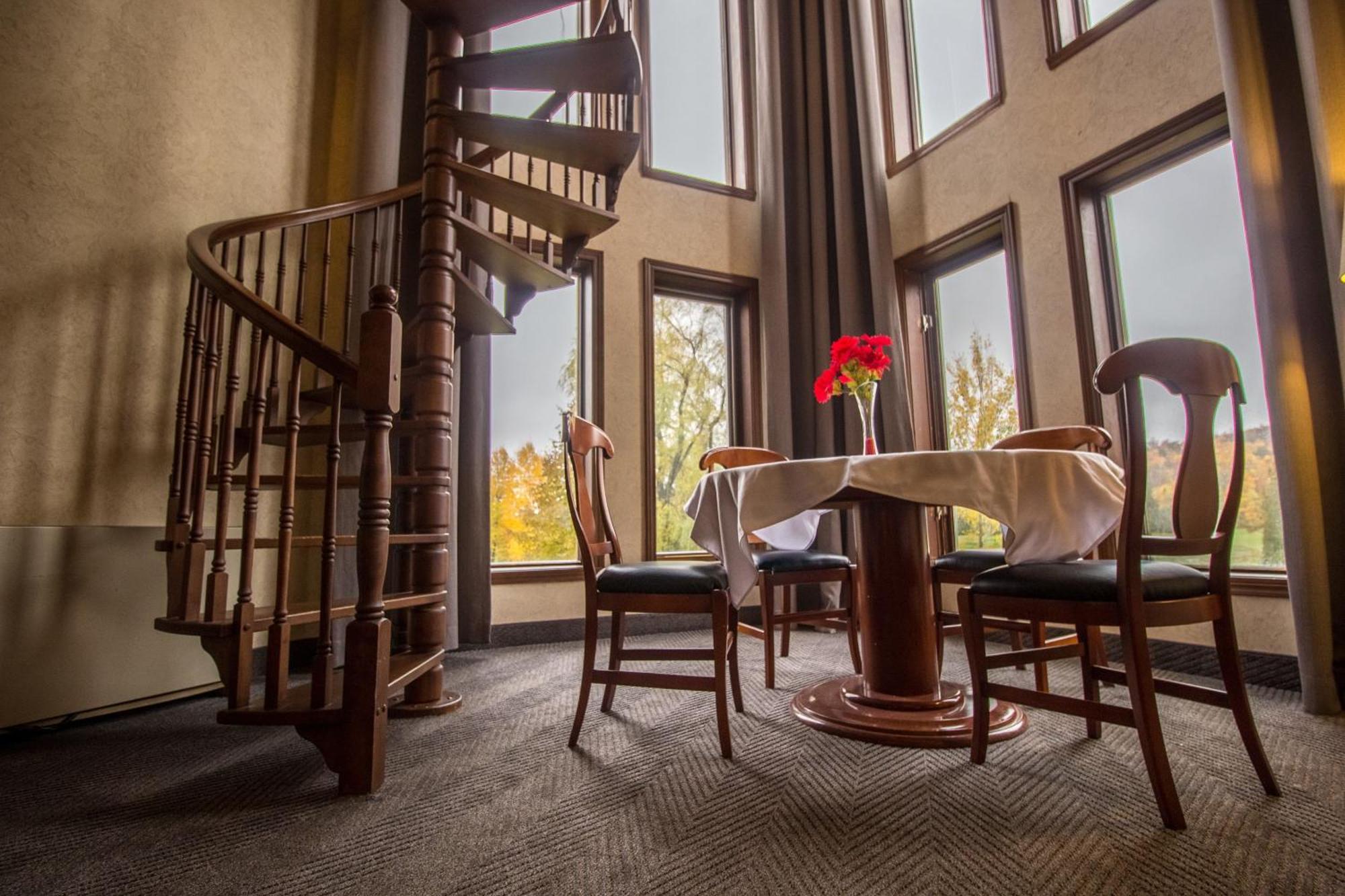 Hotel Et Centre De Villegiature Lac Carling Grenville-Sur-La-Rouge エクステリア 写真